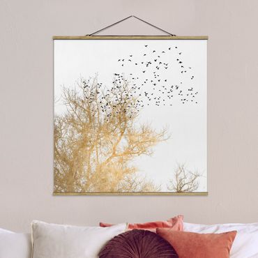 Stoffbild mit Posterleisten - Vogelschwarm vor goldenem Baum - Quadrat 1:1