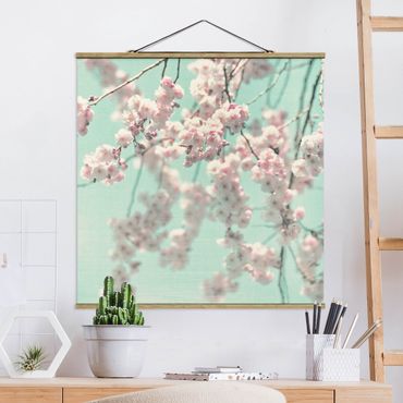 Stoffbild mit Posterleisten - Kirschblütentanz auf Leinenstruktur - Quadrat 1:1