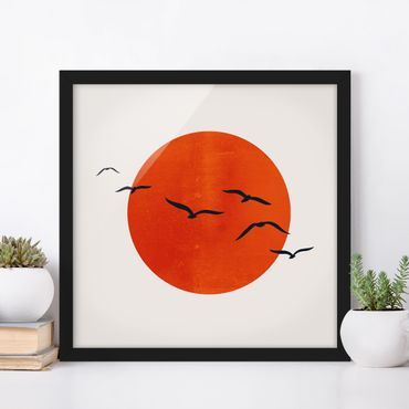 Bild mit Rahmen - Vogelschwarm vor roter Sonne I - Quadrat
