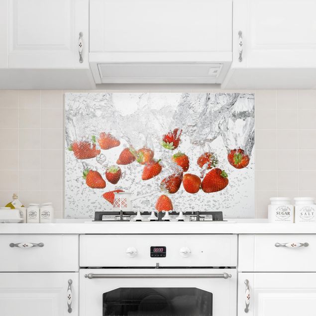 panel-antisalpicaduras-cocina Fresh Strawberries In Water