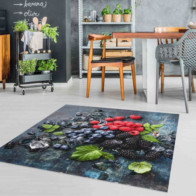 Alfombras modernas Berry Mix With Ice Cubes Wood