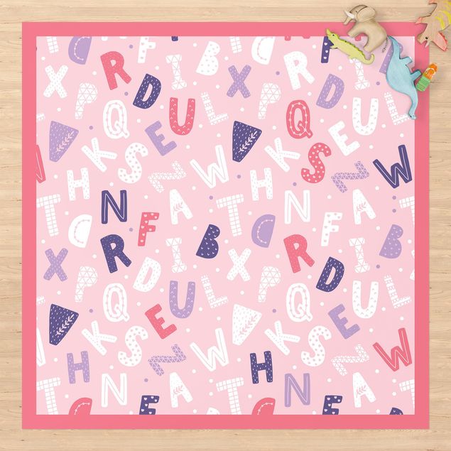 Afombra para balcón Alphabet With Hearts And Dots In Light Pink With Frame