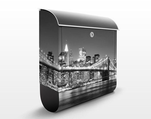 Buzón blanco y negro Nighttime Manhattan Bridge II