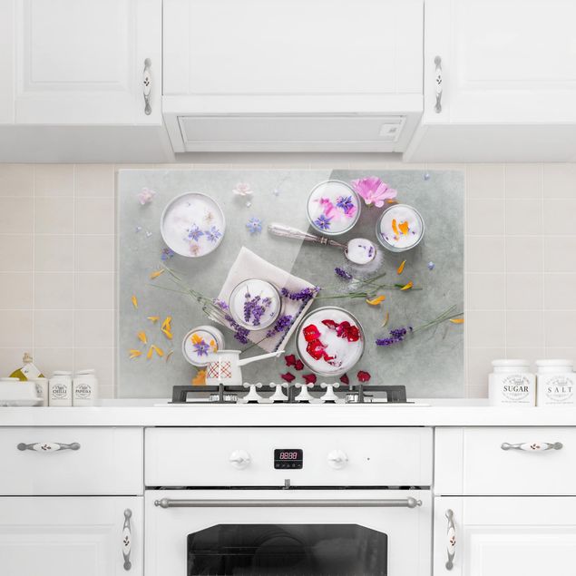 Panel antisalpicaduras cocina especias y hierbas Edible Flowers With Lavender Sugar