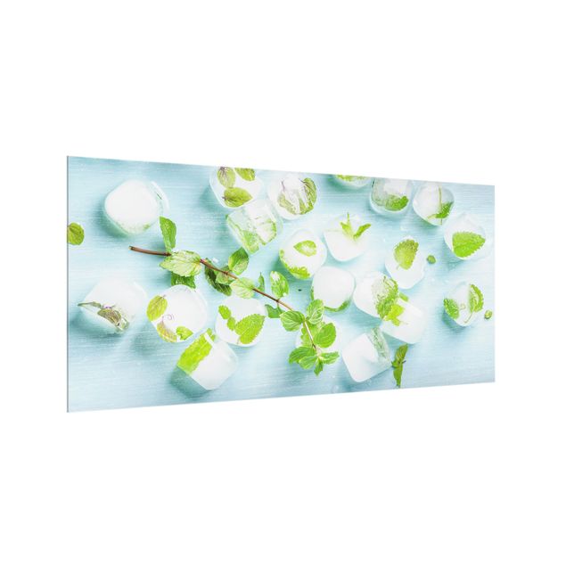 panel-antisalpicaduras-cocina Ice Cubes With Mint Leaves