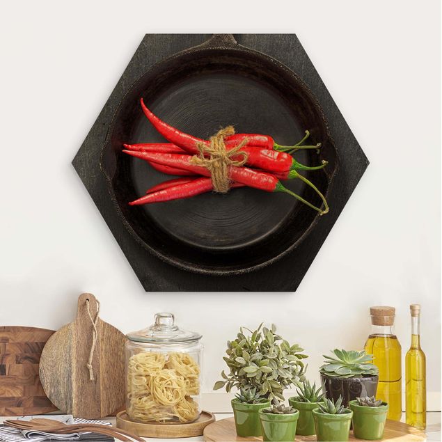 Decoración en la cocina Red Chili Bundles In Pan On Slate