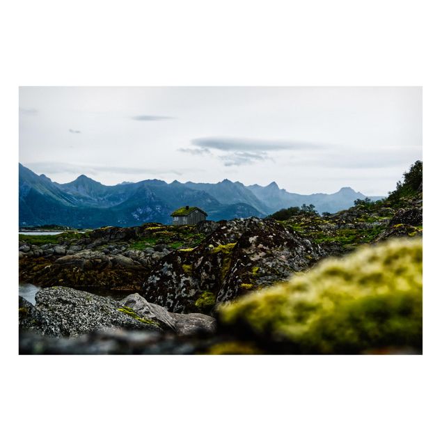 Cuadros montañas Desolate Hut In Norway