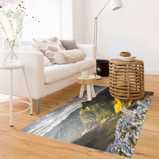 Alfombras modernas Mountains And Valley Of The Lechtal Alps In Tirol