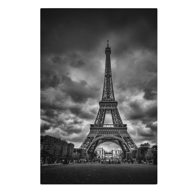 Lienzos blanco y negro Eiffel Tower In Front Of Clouds In Black And White
