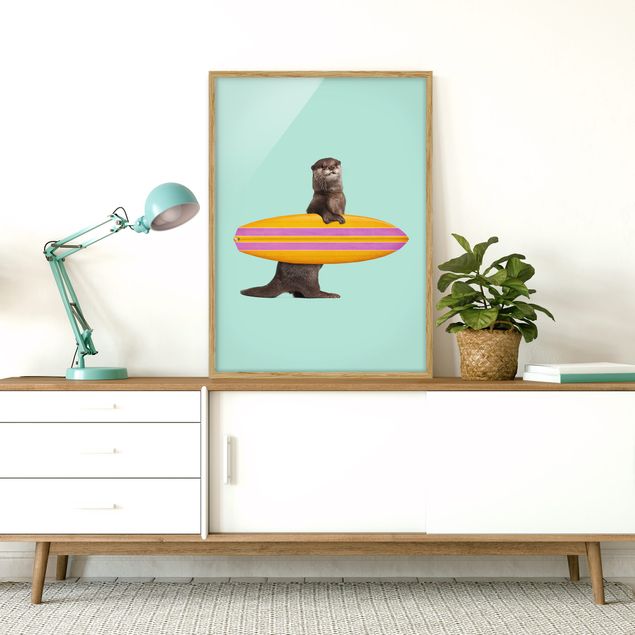 Pósters enmarcados de cuadros famosos Otter With Surfboard