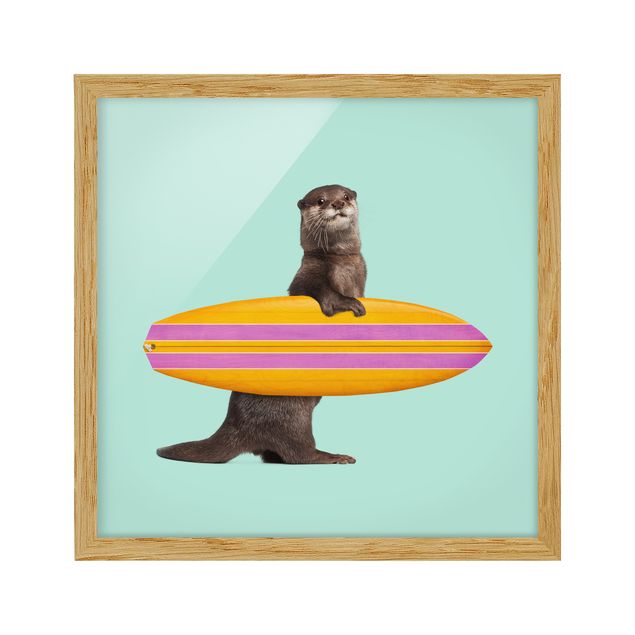 Pósters enmarcados de animales Otter With Surfboard