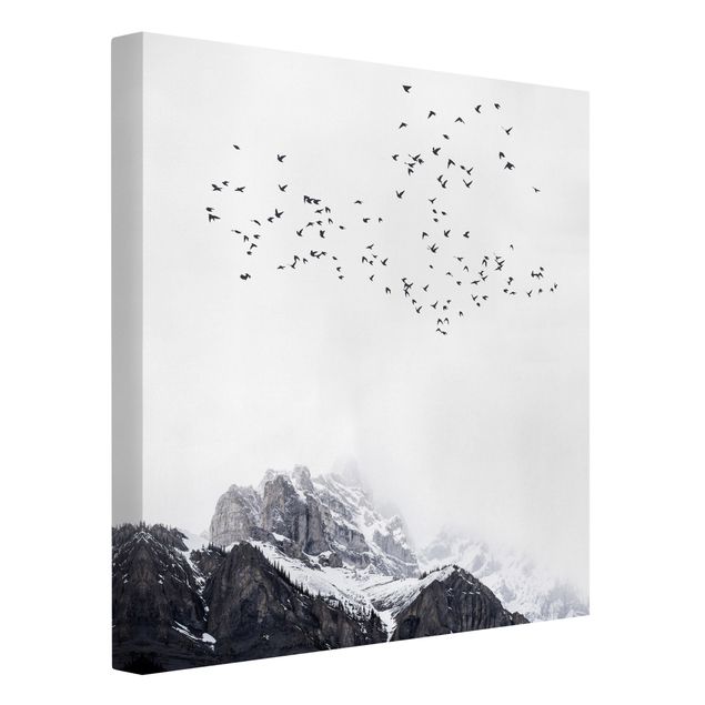 Cuadros montañas Flock Of Birds In Front Of Mountains Black And White