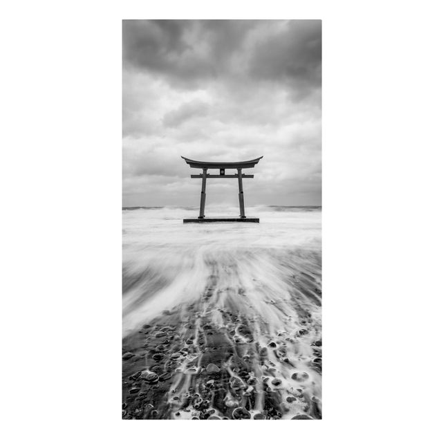 Lienzos blanco y negro Japanese Torii In The Ocean