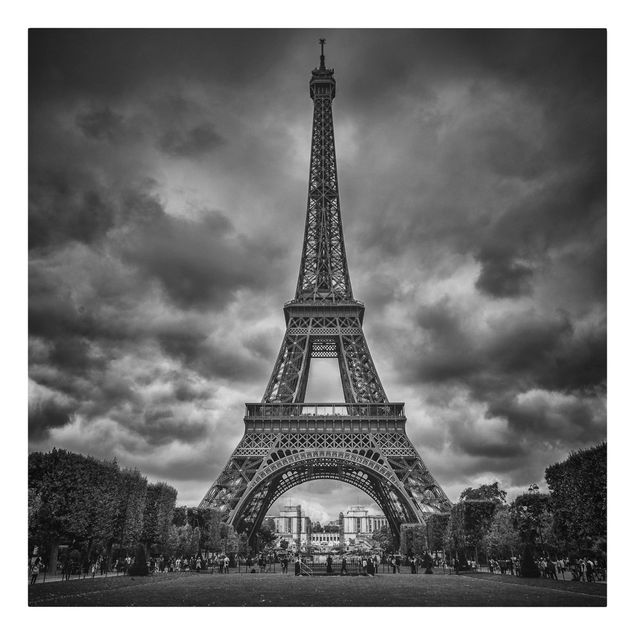 Lienzos en blanco y negro Eiffel Tower In Front Of Clouds In Black And White