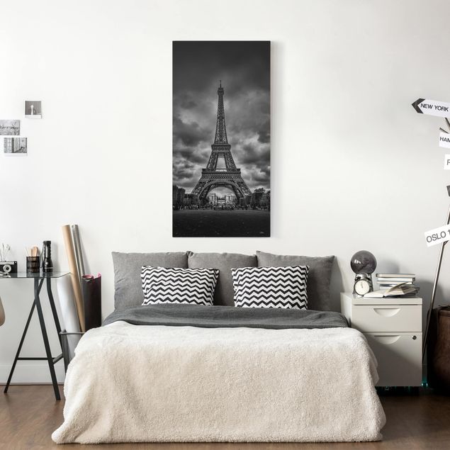 Lienzos de París Eiffel Tower In Front Of Clouds In Black And White