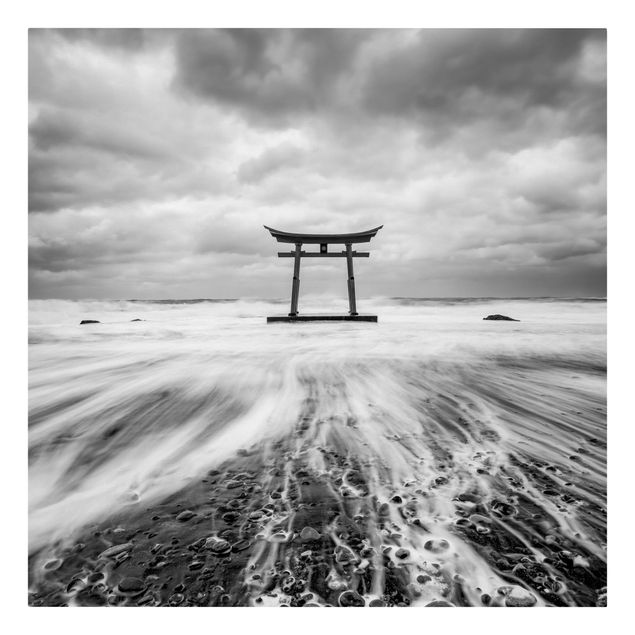 Lienzos en blanco y negro Japanese Torii In The Ocean