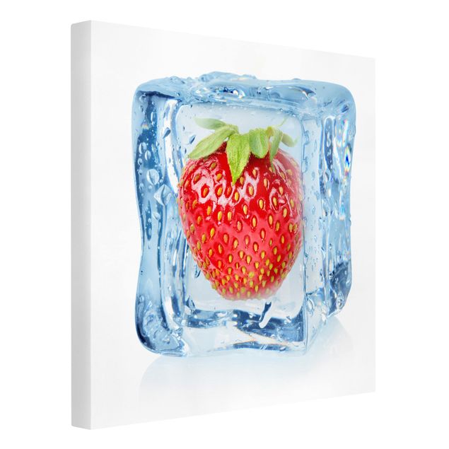 Cuadros de plantas Strawberry In Ice Cube