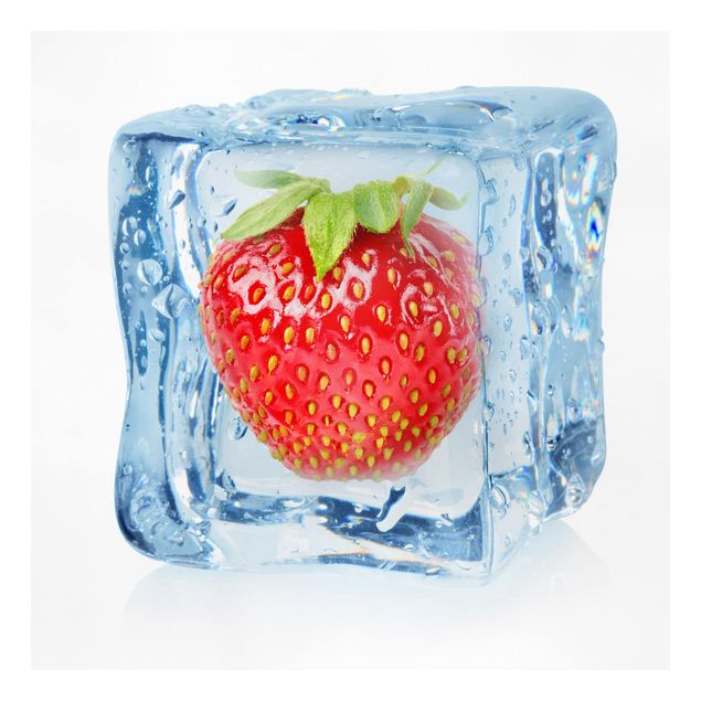 Cuadros flores Strawberry In Ice Cube