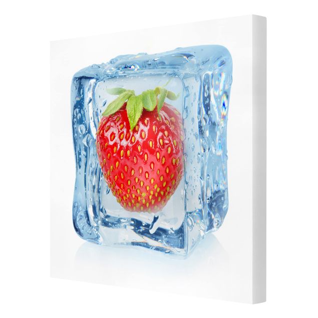 Cuadros decorativos Strawberry In Ice Cube