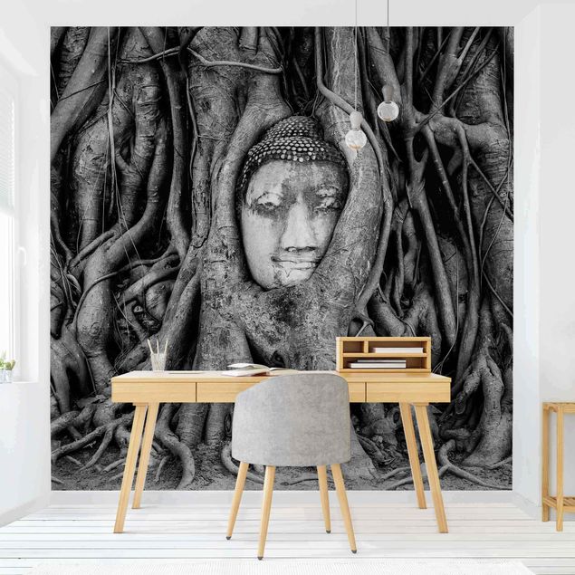 Papel pared flores Buddha In Ayutthaya Lined From Tree Roots In Black And White