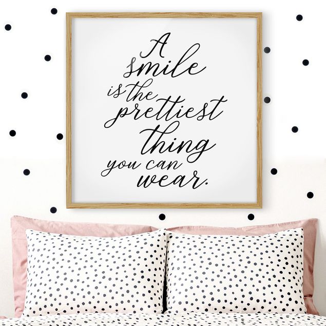 Pósters enmarcados en blanco y negro A Smile Is The Prettiest Thing