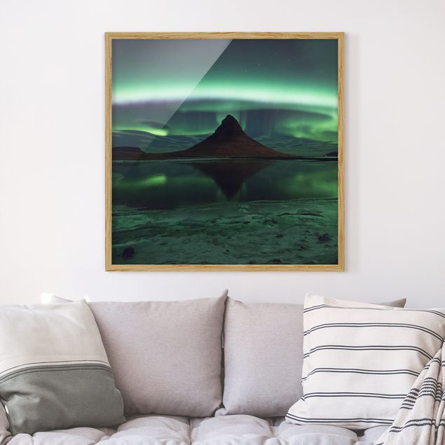 Cuadros montañas Northern Lights In Iceland