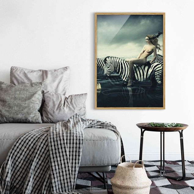 Cuadros desnudo Woman Posing With Zebras