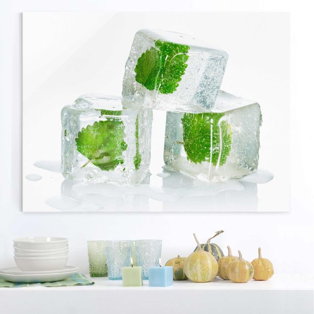 Decoración cocina Three Ice Cubes With Lemon Balm