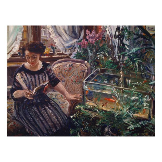 Láminas de cuadros famosos Lovis Corinth - A Woman Reading Near A Goldfish Tank