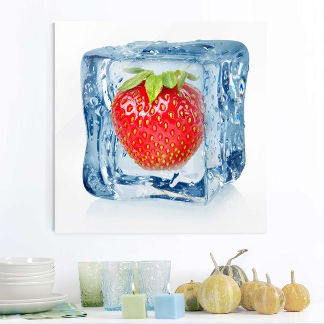 Cuadros de frutas modernos Strawberry In Ice Cube