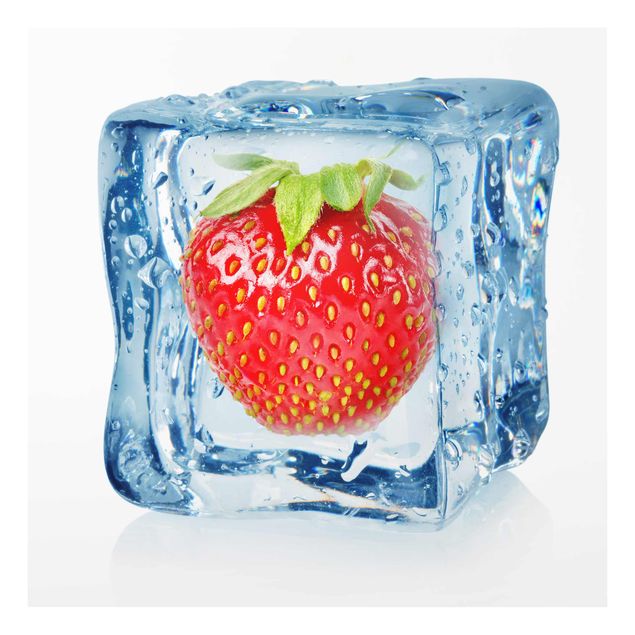 Cuadros modernos Strawberry In Ice Cube