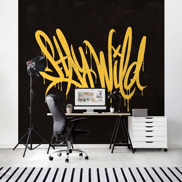 Papel pintado tonos amarillos Graffiti Art Stay Wild