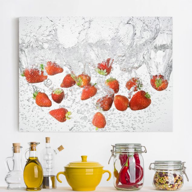 Decoración en la cocina Fresh Strawberries In Water