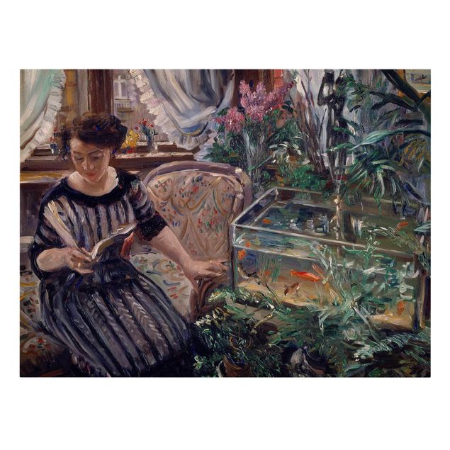 Lienzos de cuadros famosos Lovis Corinth - A Woman Reading Near A Goldfish Tank