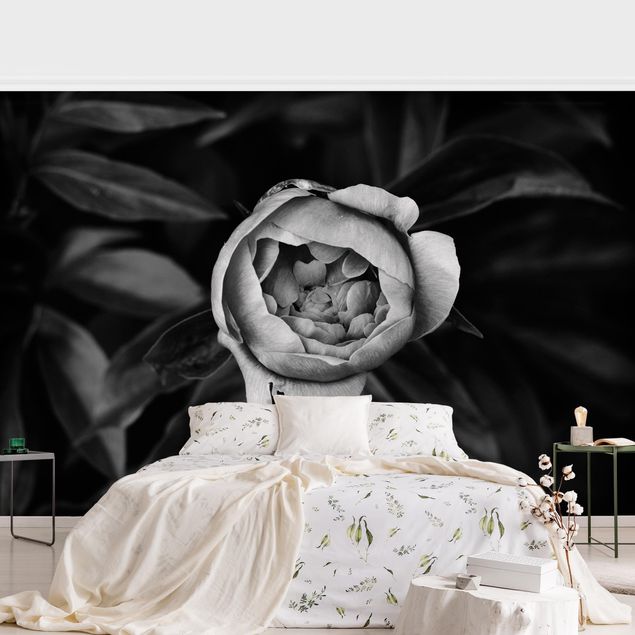 Papel pintado floral Peonies In Front Of Leaves Black And White