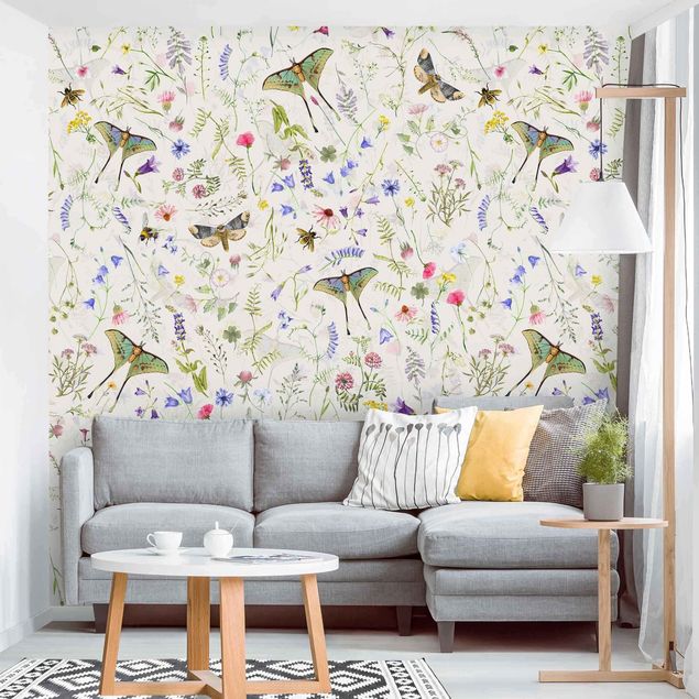 Papel pintado con patrones Butterflies With Flowers On Cream Colour