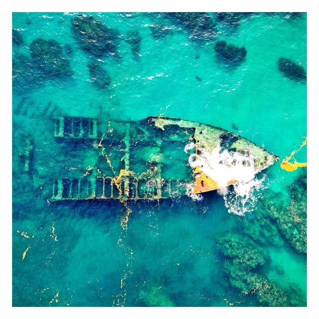 Papel pintado azul turquesa Top View Ship Wreck In The Ocean