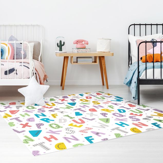 Decoración habitacion bebé Alphabet With Hearts And Dots In Colourful