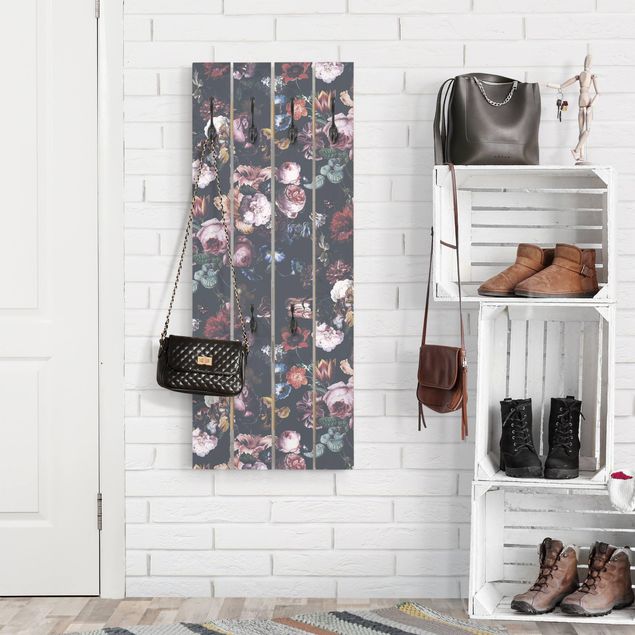 Perchero de pared rústico Old Masters Flowers With Tulips And Roses On Dark Gray
