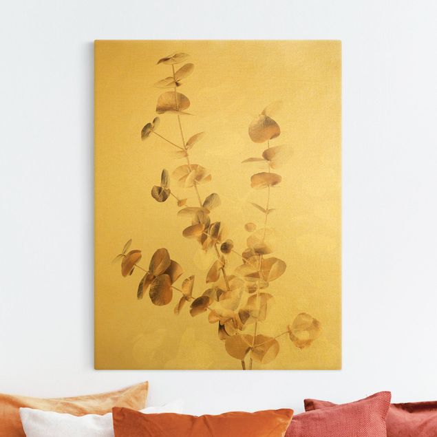 Leinwandbild Gold - Goldene Eukalyptuszweige mit Weiß - Hochformat 3:4