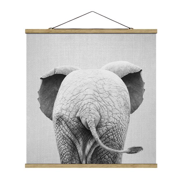 Póster de animales Baby Elephant From Behind Black And White