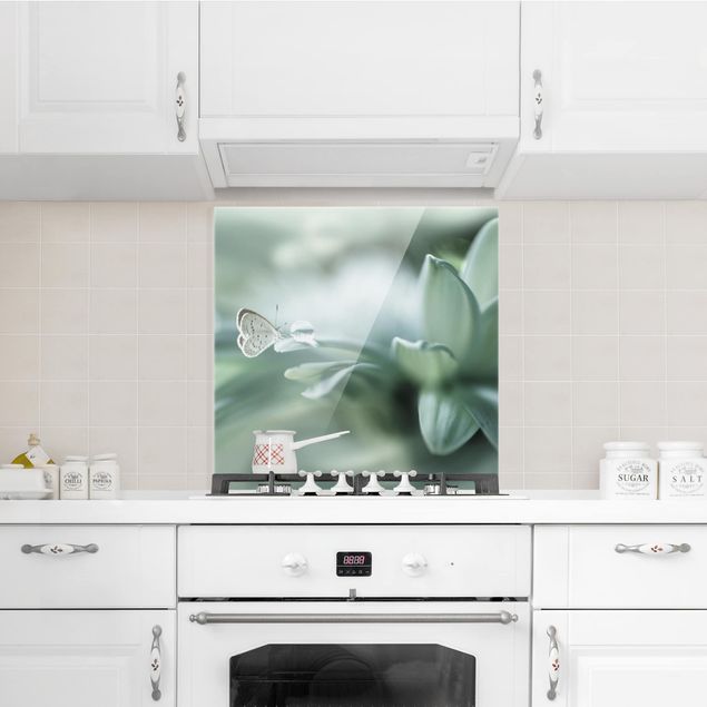 Panel antisalpicaduras cocina flores Butterfly And Dew Drops In Pastel Green