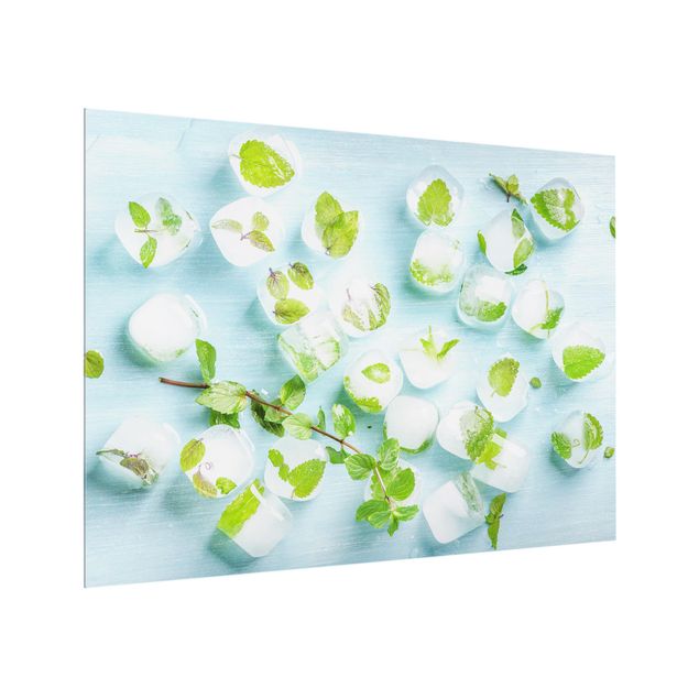 panel-antisalpicaduras-cocina Ice Cubes With Mint Leaves