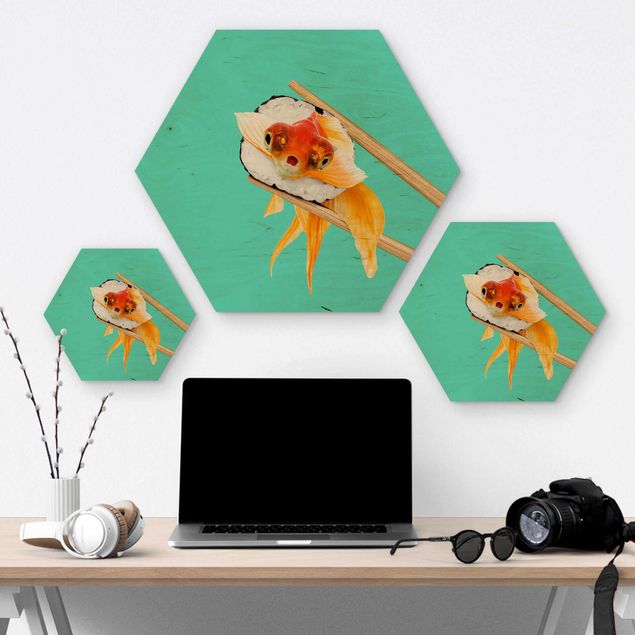 Hexagon Bild Holz - Jonas Loose - Sushi mit Goldfisch