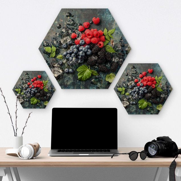 Hexagon Bild Holz - Beerenmischung mit Eiswürfeln Holz