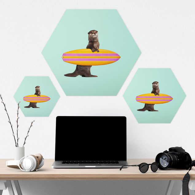 Cuadros hexagonales Otter With Surfboard