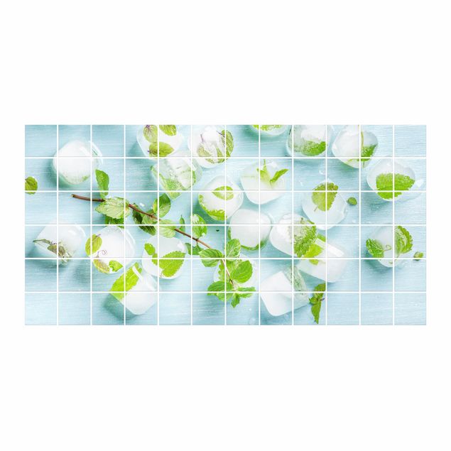 Vinilo azulejos cocina Ice Cubes With Mint Leaves