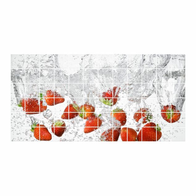 vinilo para azulejos cocina Fresh Strawberries In Water