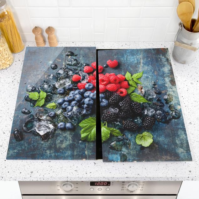Cubre vitrocerámicas flores Berry Mix With Ice Cubes Wood