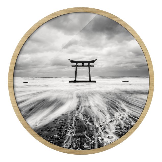 Cuadros en blanco y negro Japanese Torii In The Ocean